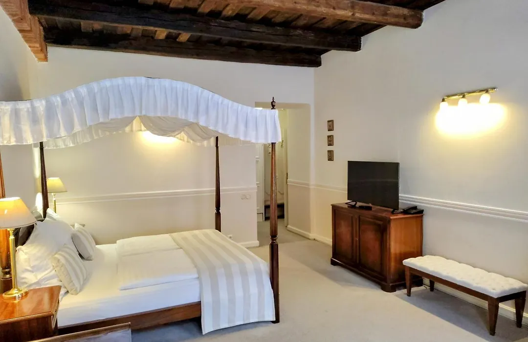 Hotel Embassy-1